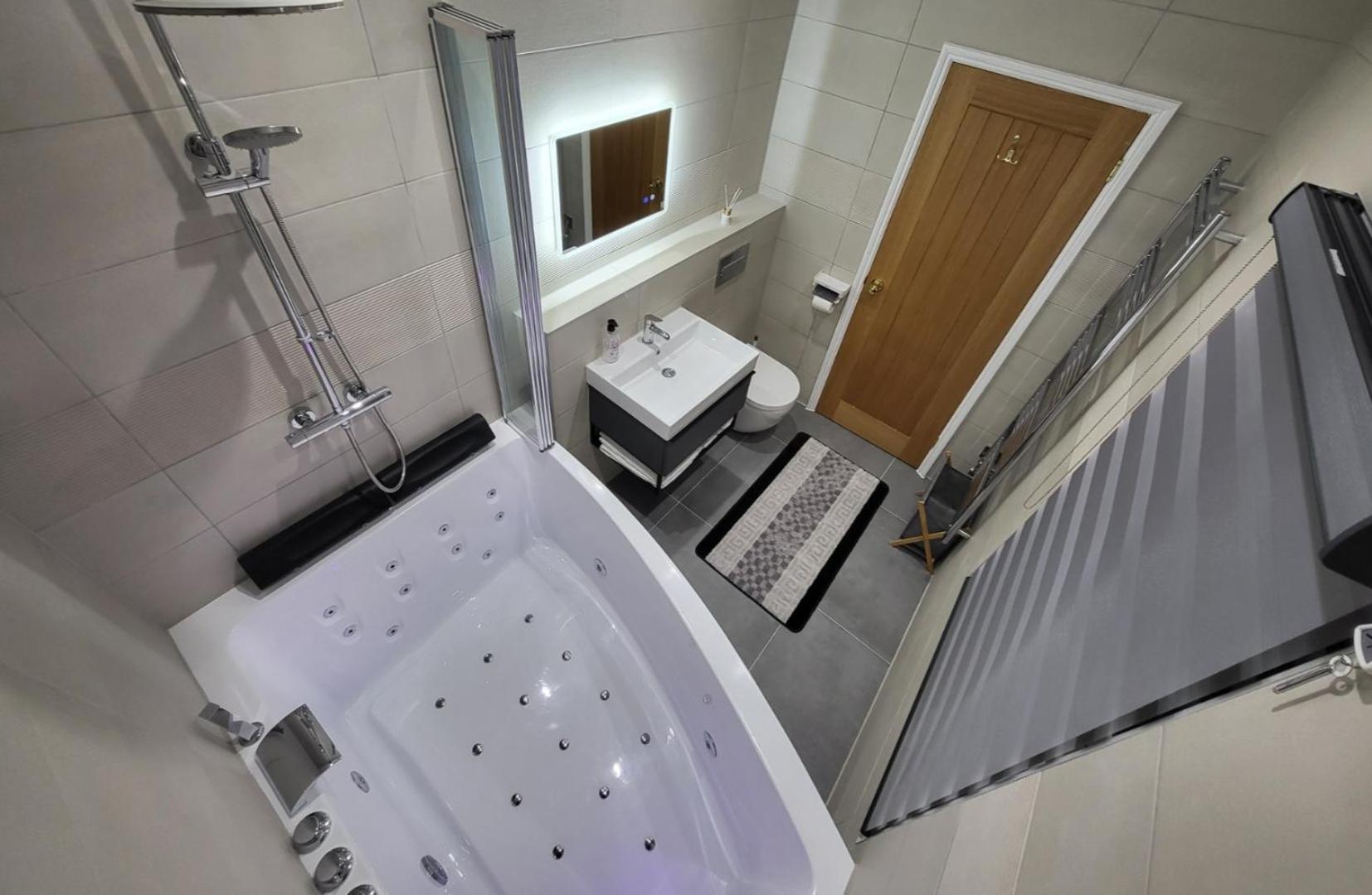 Sunset Point Apts - Aqua Therapy *